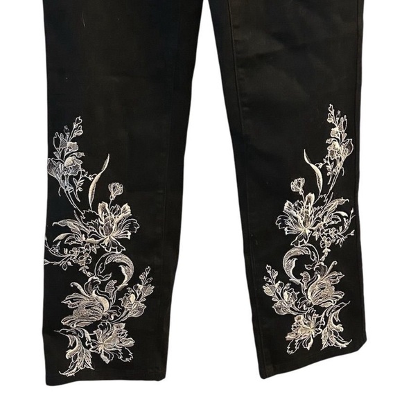 DG2 by Diane Gilman Women's Black Straight Jeans Size 6 Floral Embroidery - Picture 2 of 7